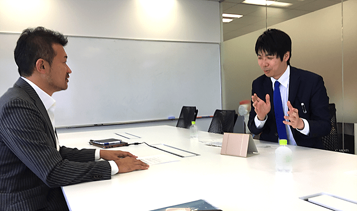 左:吉松社長 右:運用担当・伊藤 写真